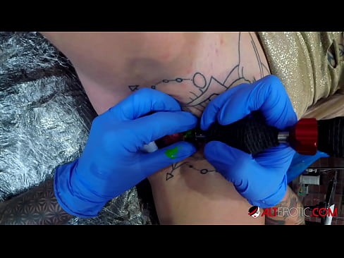 ❤️ Sully Savage, une chaudasse extrêmement tatouée, s'est fait tatouer le clitoris. ️❌ Salopes at fr.dickies-shop.ru ❌️❤